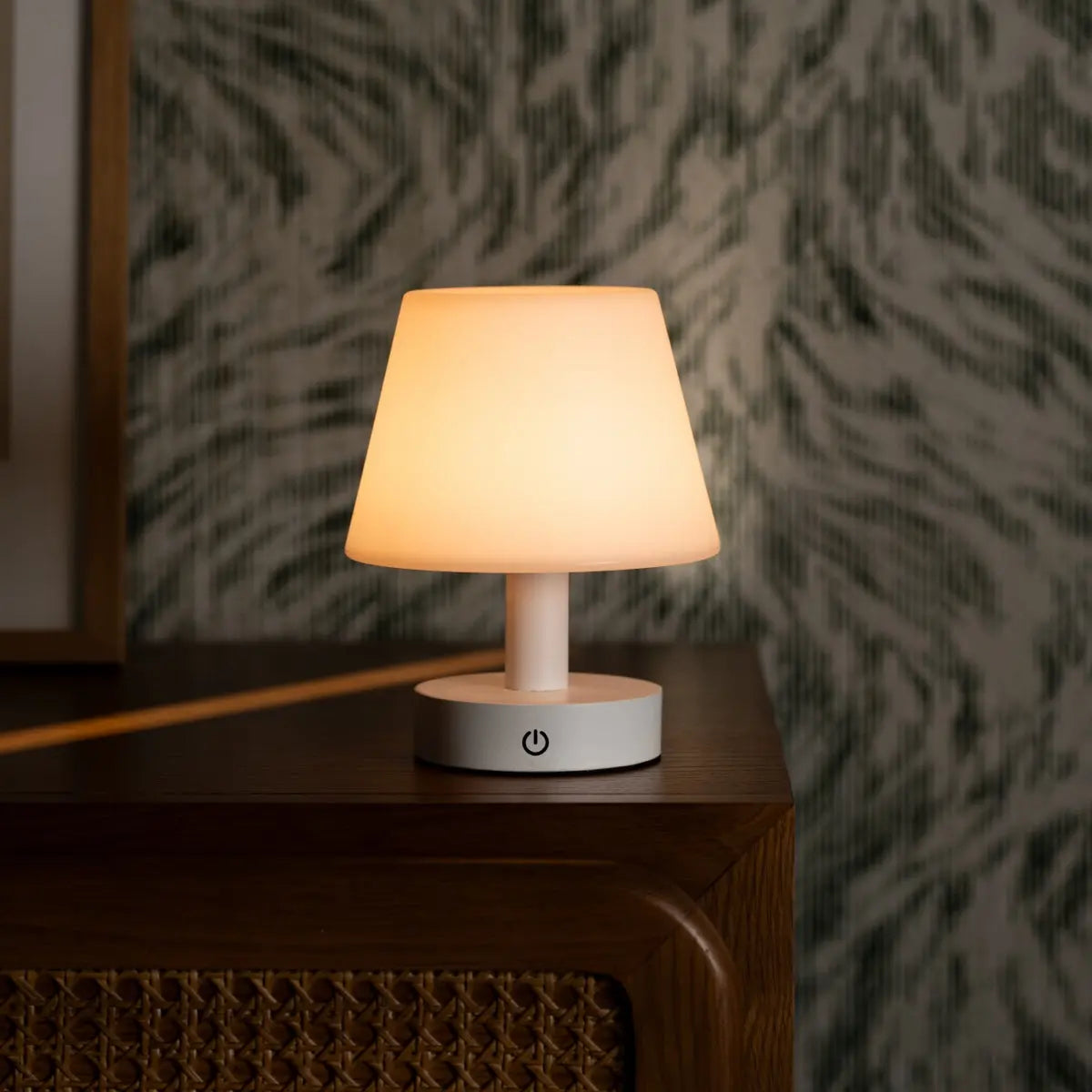 Teddy White Wooden Rechargeable Table Lamp – Dimmable, USB-C, 80-Hour Battery Tavellio
