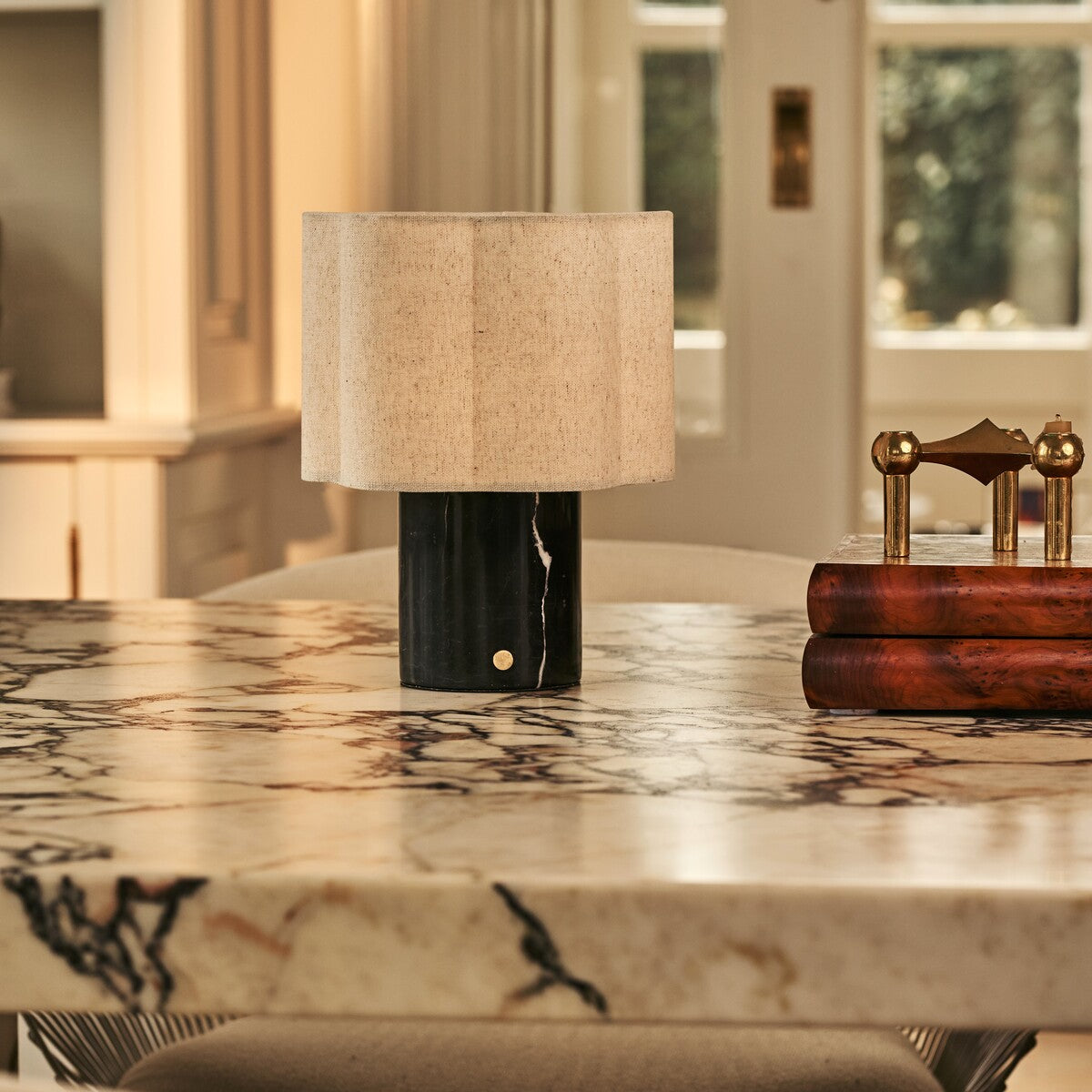 Sisley Black – Nero Marquina Marble Rechargeable Table Lamp | Cordless, Up to 100 Hours & Linen Blend