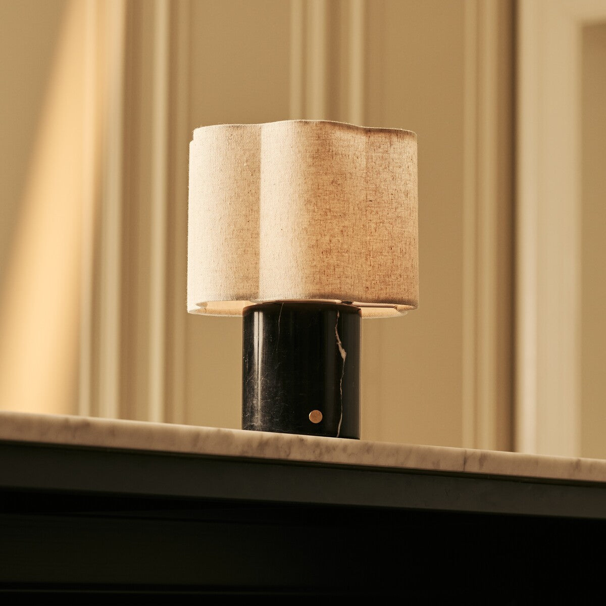 Sisley Black – Nero Marquina Marble Rechargeable Table Lamp | Cordless, Up to 100 Hours & Linen Blend