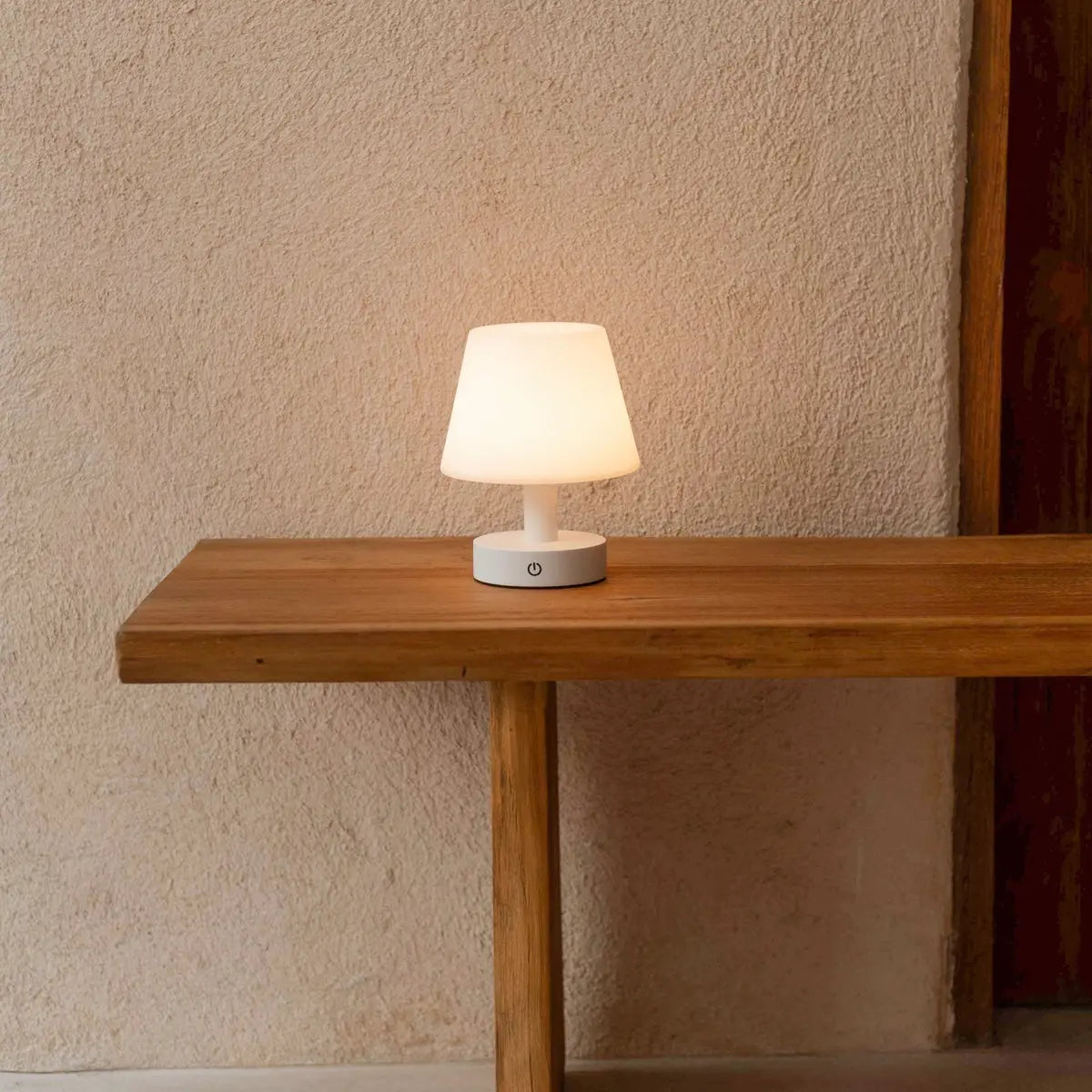 Teddy White Wooden Rechargeable Table Lamp – Dimmable, USB-C, 80-Hour Battery Tavellio