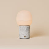 Sol Medium Bianco Statuarietto Marbre & Albâtre Lampe de table rechargeable