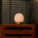 Sol Petit Châtaigne lampe de table en bois & albâtre rechargeable
