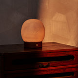 Sol Petit Châtaigne lampe de table en bois & albâtre rechargeable