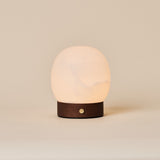 Sol Petit brun foncé lampe de table rechargeable en albâtre