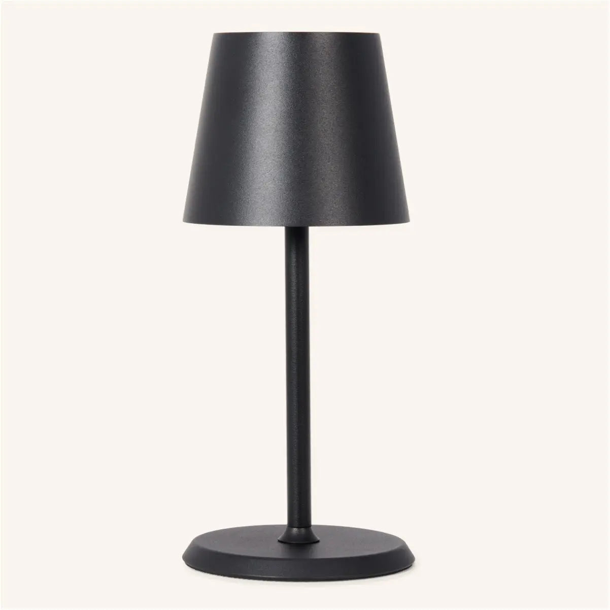 James Black Rechargeable Iron Table Lamp – Cordless, Dimmable & Elegant Tavellio