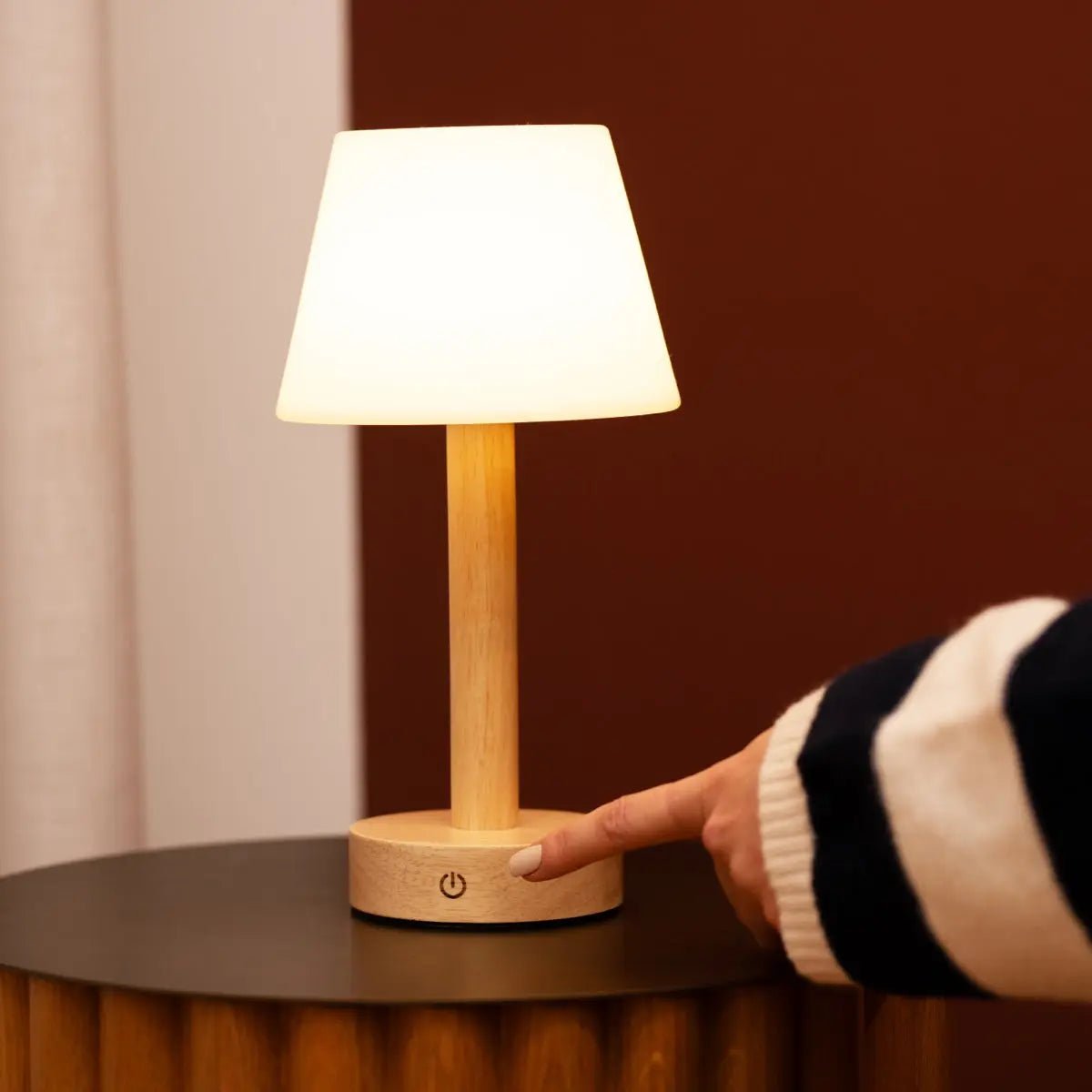 Zoë Light Brown Wooden Rechargeable Table Lamp | Dimmable, USB-C, 80-Hour Battery Tavellio
