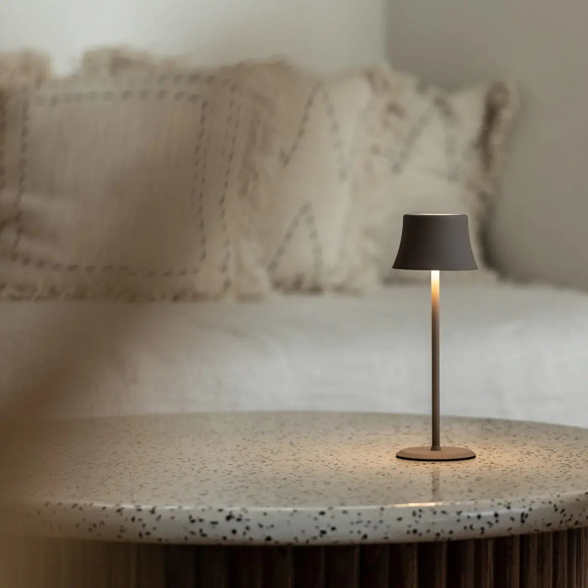 Willy Mini Koala Grey Rechargeable Table Lamp – Cordless, Dimmable, 80-Hour Battery Tavellio