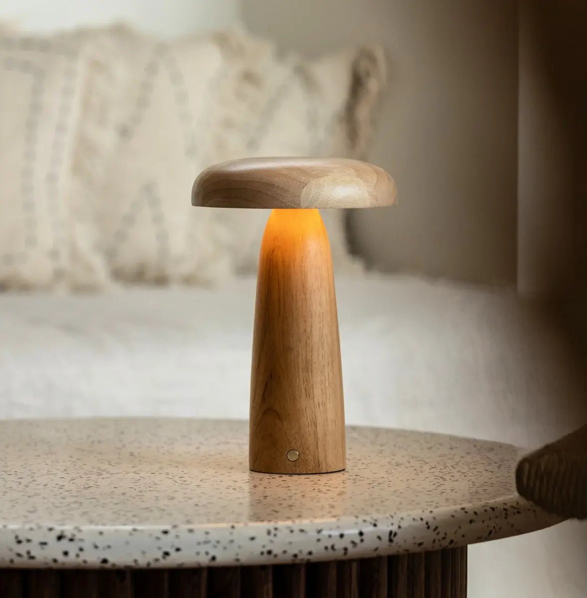 Lennart Wooden Table Lamp – Rechargeable, Dimmable & Cordless Lighting Tavellio