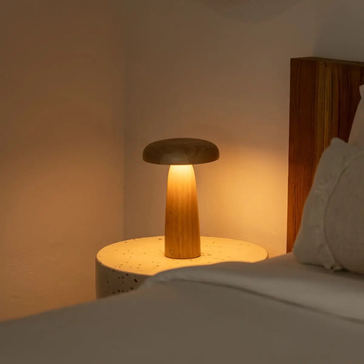 Lennart Wooden Table Lamp – Rechargeable, Dimmable & Cordless Lighting Tavellio