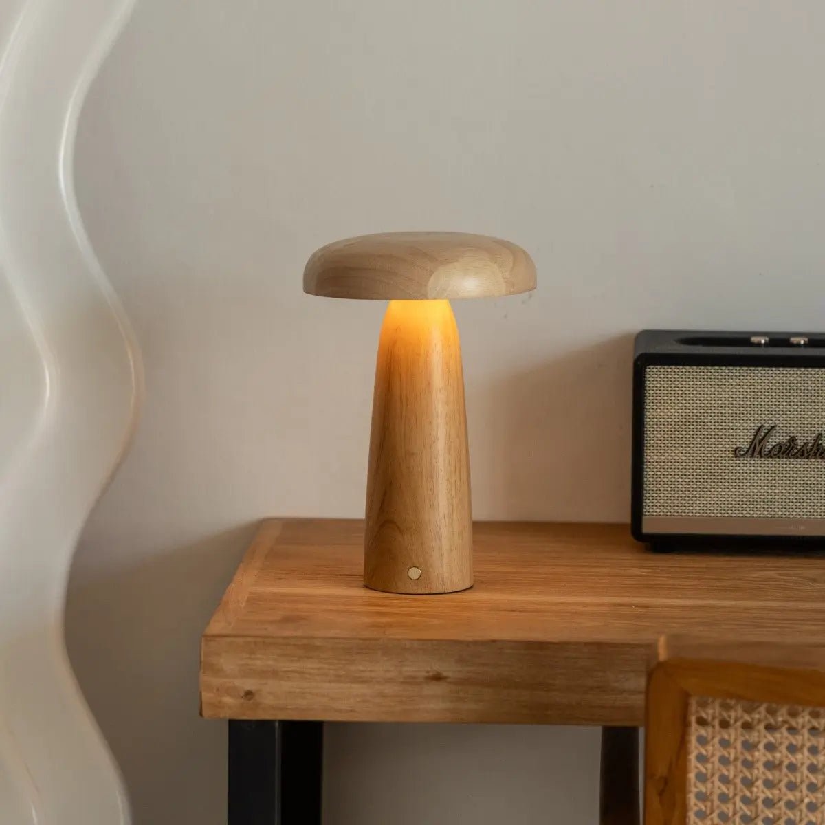 Lennart Wooden Table Lamp – Rechargeable, Dimmable & Cordless Lighting Tavellio