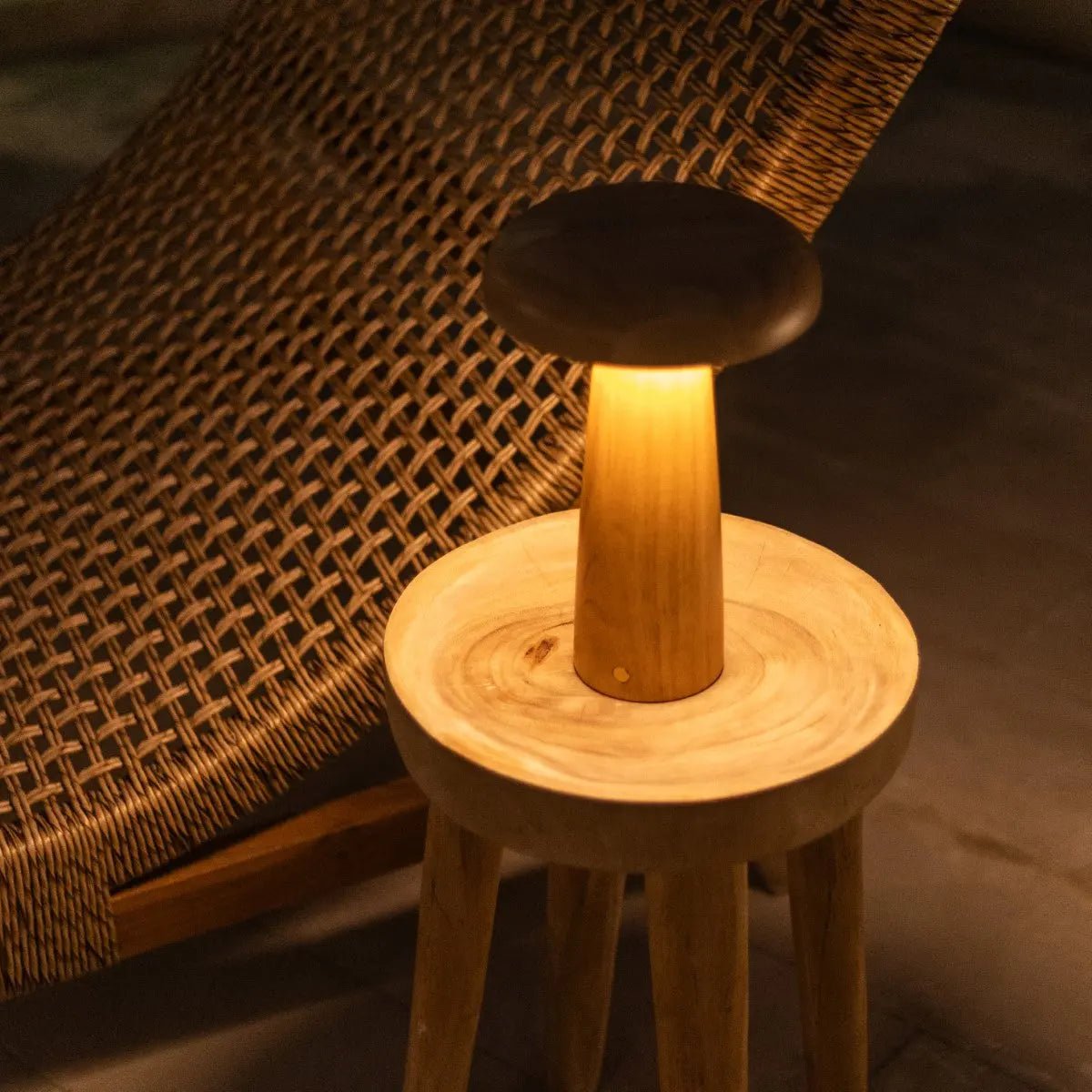 Lennart Wooden Table Lamp – Rechargeable, Dimmable & Cordless Lighting Tavellio