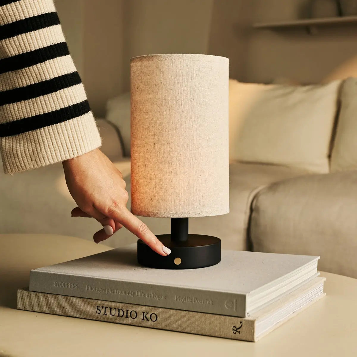 Ben Black Wooden Table Lamp – Rechargeable, Dimmable, USB-C Powered Tavellio