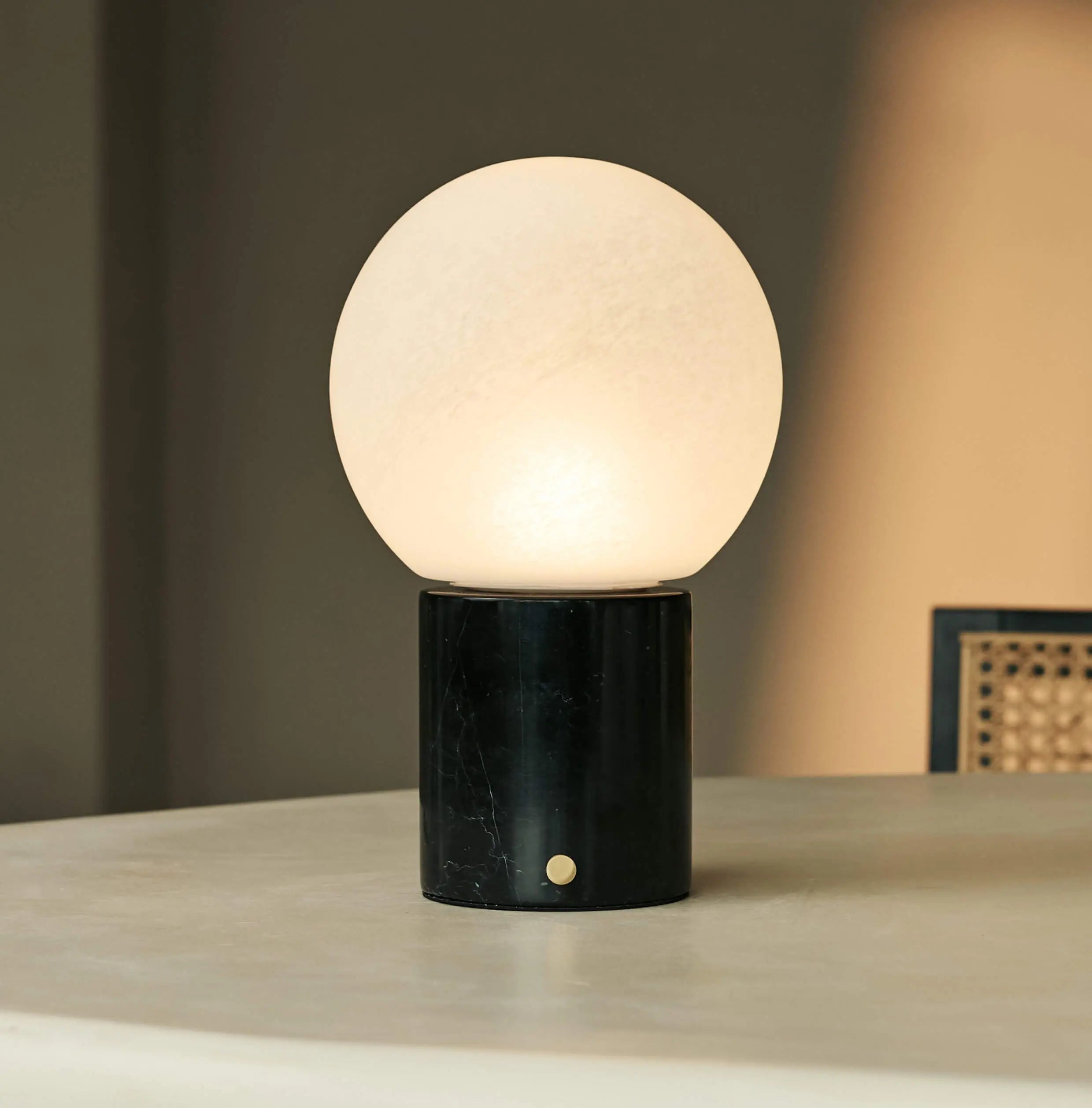 Metsu Black / Nero Marquina – Classic Marble Rechargeable Table Lamp with 3 Light Colors & Dimming Function