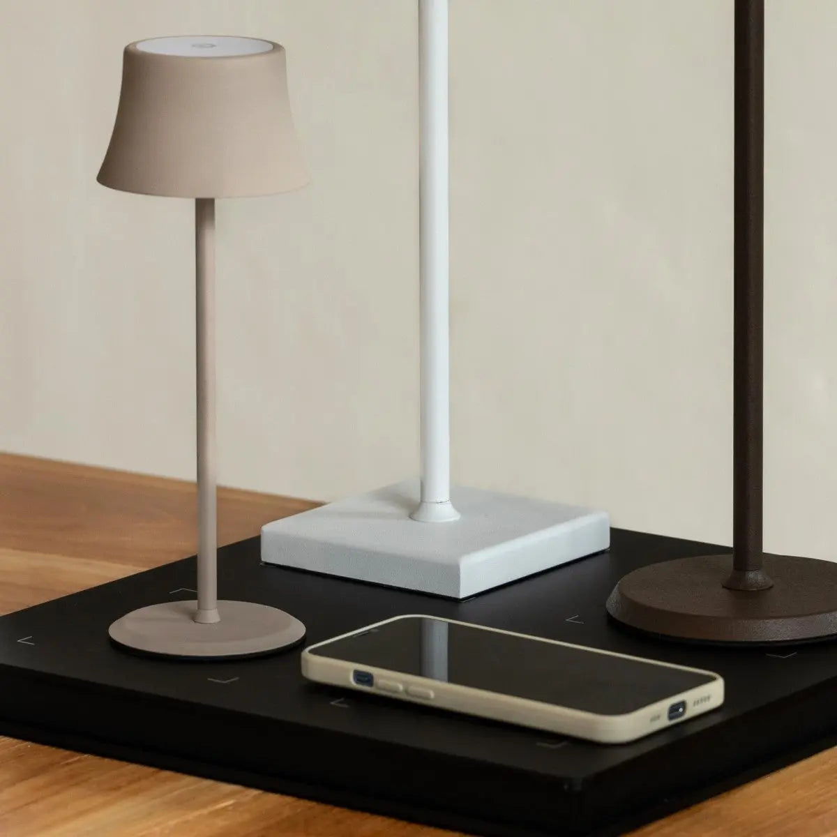 Dam Square Professional Wireless Charging Station with 1 Charging Port – Easy & Functional with Qi-Technology Tavellio