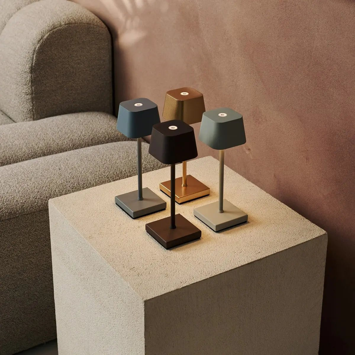 Sarphati Mini Shadow Grey Cordless Table Lamp -Wireless Rechargeable via Charging Station, Dimmable Lamp & 3 Light Modes Tavellio