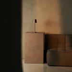 Maya Copper Ribbed Table Lamp Made of Iron – Dimmable Lamp & 3 Light Modes, Rechargeable via Wireless Charging Station Tavellio