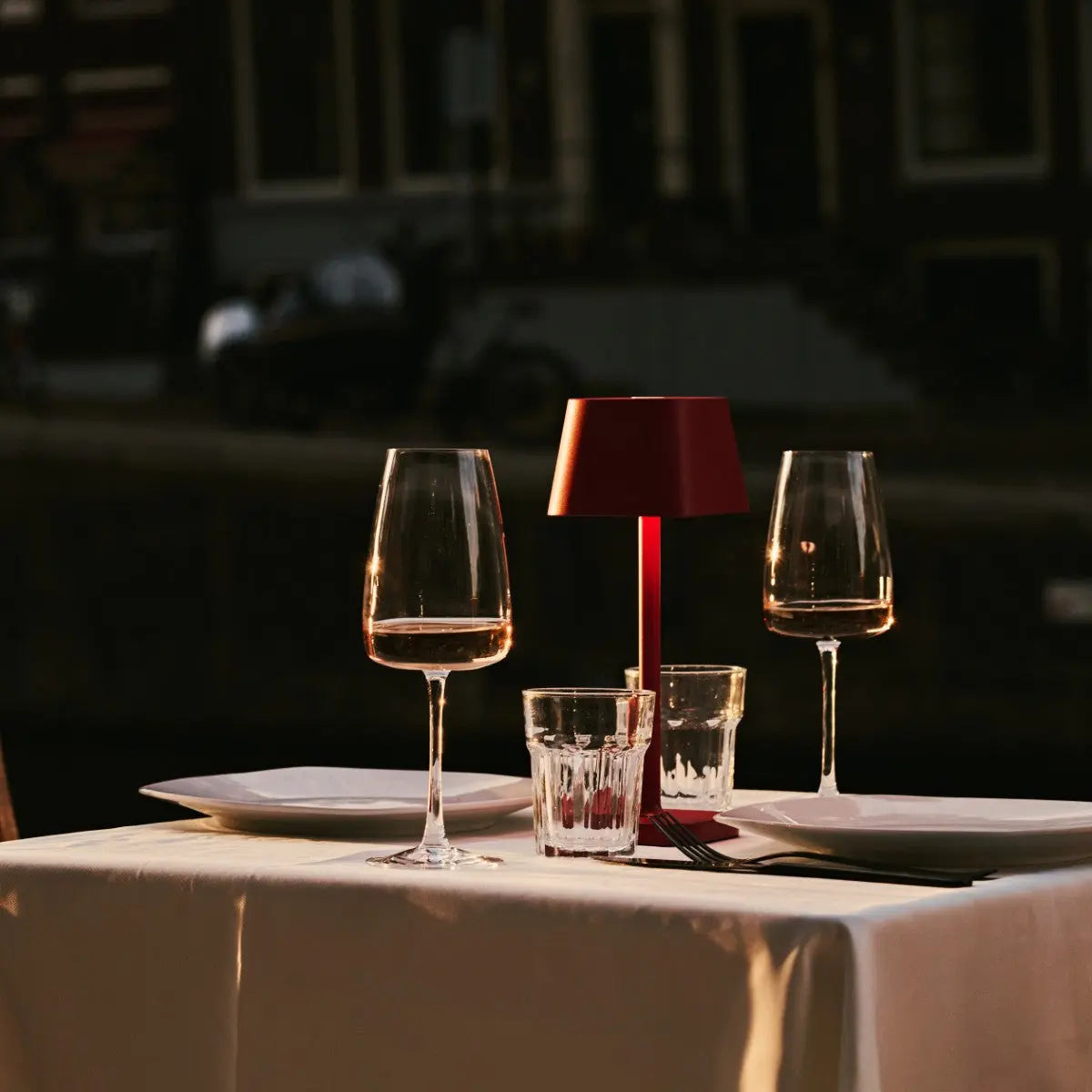 Ava Berry Red Rechargeable Table Lamp | Stylish, Cordless Lamp & Dimmable Tavellio