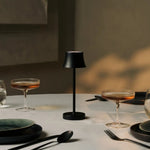 De Pijp Mini Midnight Black Rechargeable Table Lamp – Wireless Charging, Dimmable Lamp & 3 Light Colors Tavellio