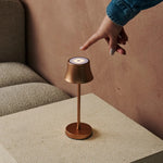 Combi Set Professional – 8 x De Pijp Mini Copper Rechargeable Table Lamps & 1 x Central Station Wireless Charging Station with Qi-Technology – Perfect for Restaurants, Hospitality &Hotels Tavellio