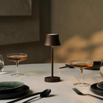Combi Set Professional – 8 x De Pijp Mini Mocha Brown Rechargeable Table Lamps & 1 x Central Station Wireless Charging Station with Qi-Technology – Perfect for Restaurants, Hospitality & Hotels Tavellio