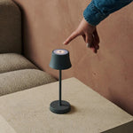De Pijp Mini Mouse Grey Rechargeable Table Lamp – Wireless Charging, Dimmable Lamp & 3 Light Colors Tavellio