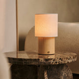 Dick bois marron clair lampe de table rechargeable Tavellio – chambre à coucher – commode en bois foncé
