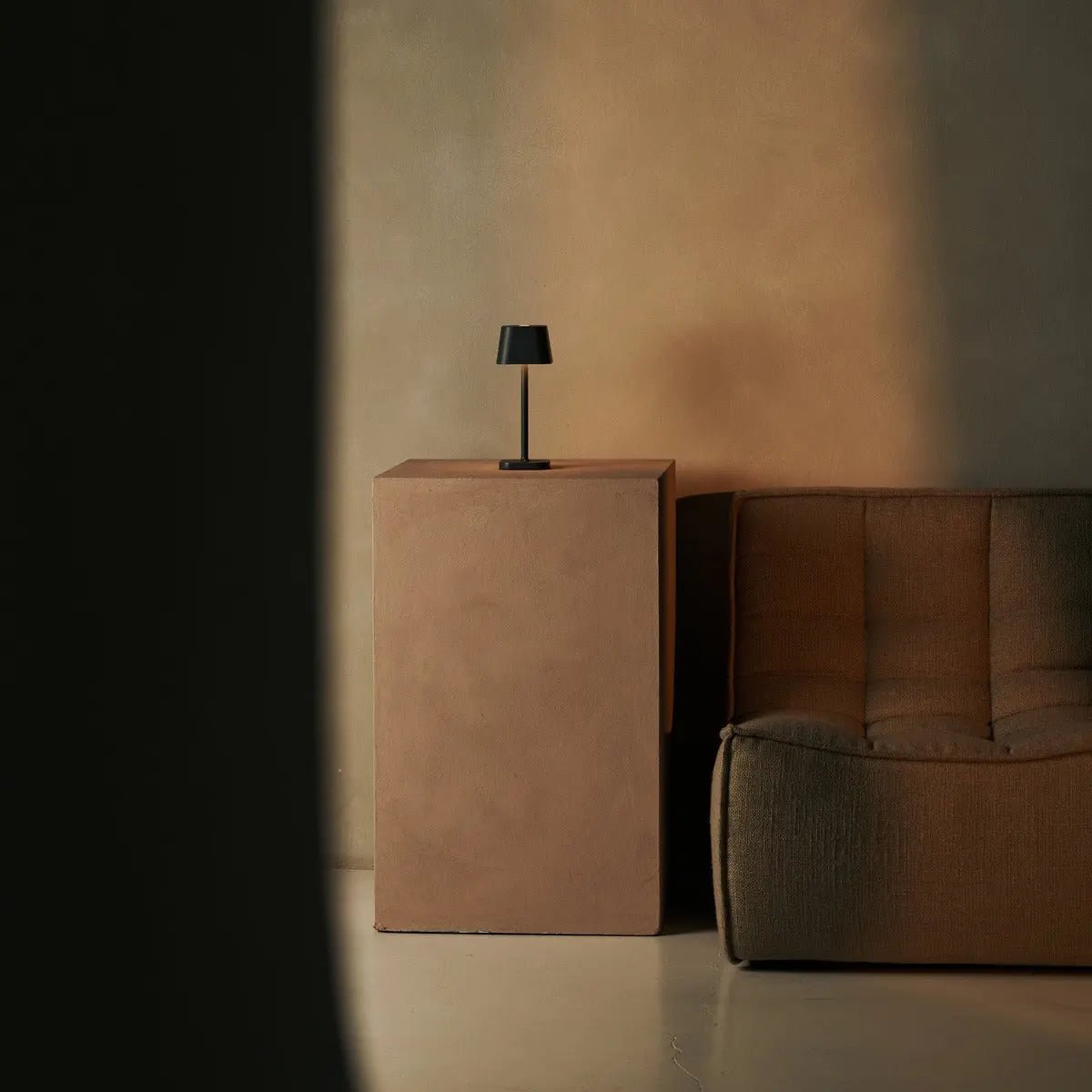 Ava Stone Grey - Rechargeable Table Lamp | Stylish, Cordless Lamp & Dimmable Tavellio