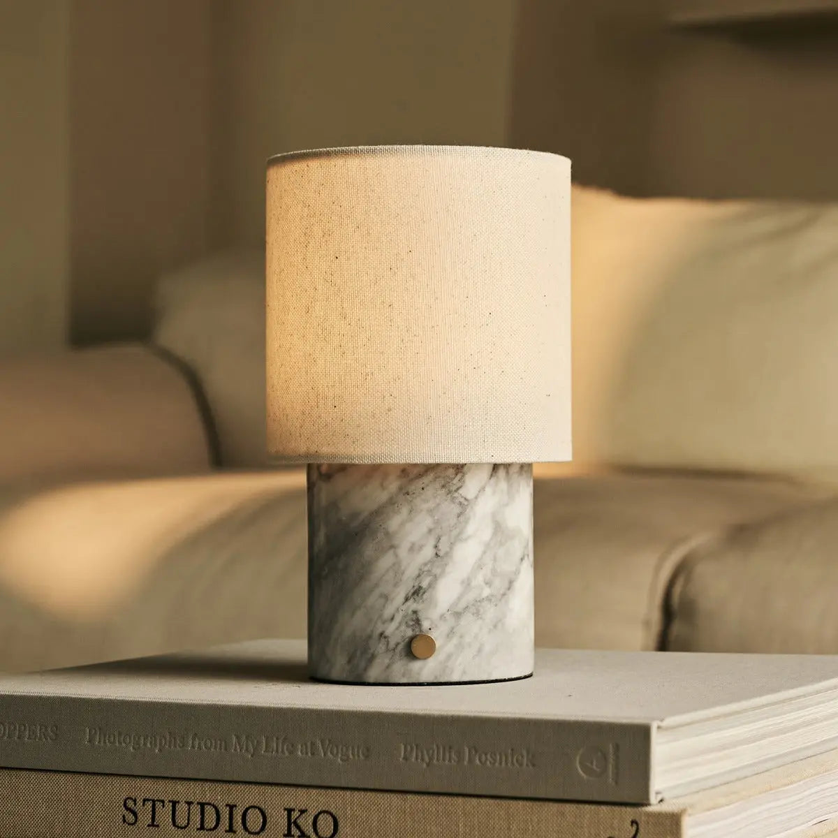 Dou White / Bianco Statuarietto – Marble Rechargeable Table Lamp – Cordless, 3 Light Modes & With Linen Interchangeable Lampshade