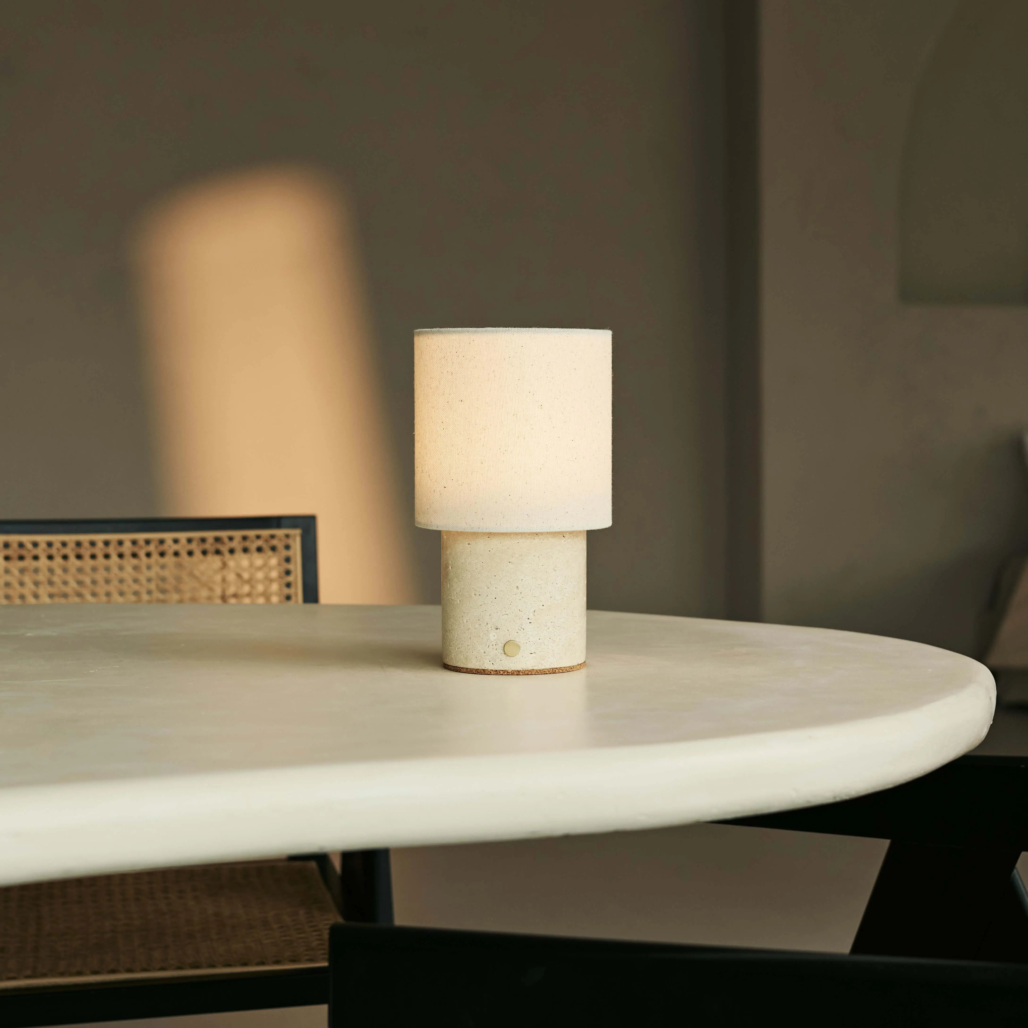 Dou Beige / Travertino Classico – Travertine Rechargeable Table Lamp – Cordless, 3 Light Modes & With Linen Interchangeable Lampshade