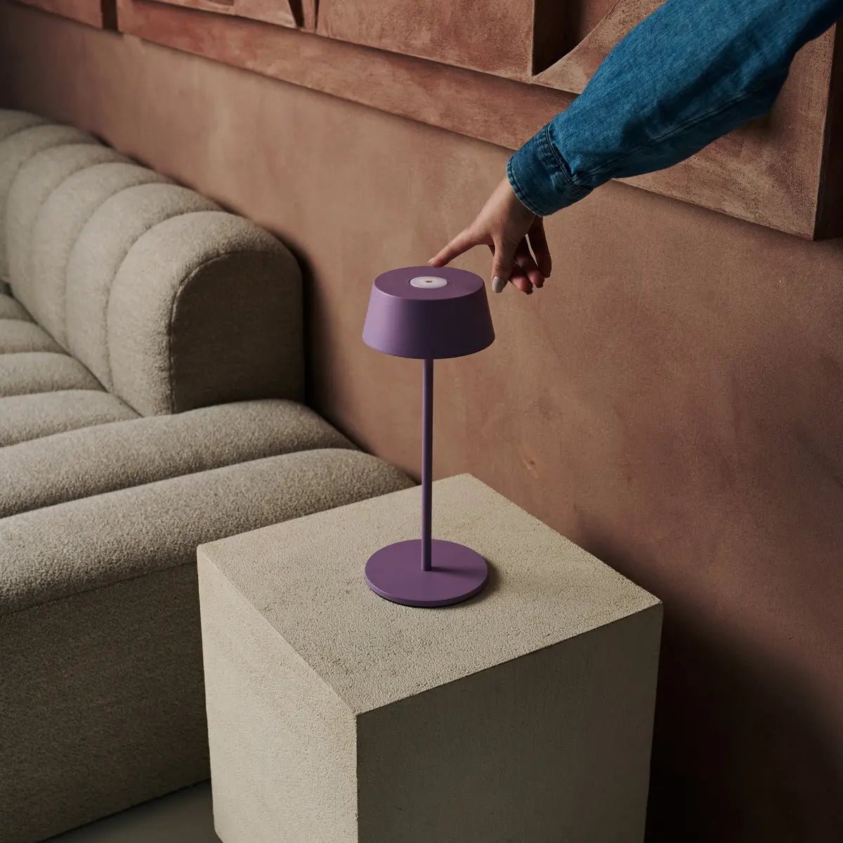 Hugo Violet Lila Rechargeable Table Lamp - Stylish, Dimmable Lamp & Cordless Tavellio