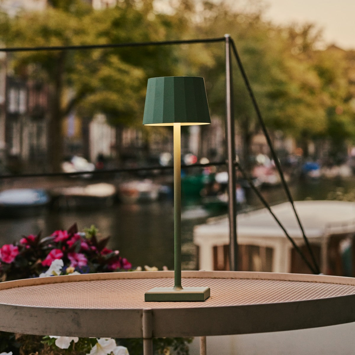 Wouter Sage Green Rechargeable Table Lamp – Wireless Charging, Dimmable, 120-Hour Battery Life