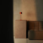 Wouter Orange Blossom Rechargeable Table Lamp – Wireless Charging, Dimmable, 120-Hour Battery Life Tavellio