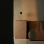Maya Stone Grey Ribbed Table Lamp Made of Iron – Dimmable Lamp & 3 Light Modes, Rechargeable via Wireless Charging Station Tavellio