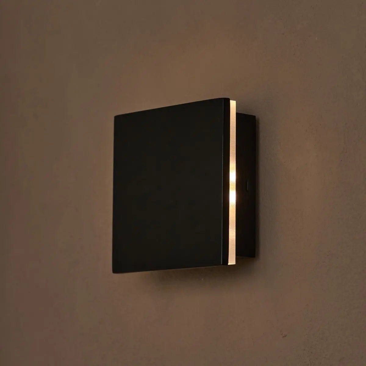 Lane Black Cordless Wall Light – Rechargeable & Dimmable Natural Wood Lamp Tavellio