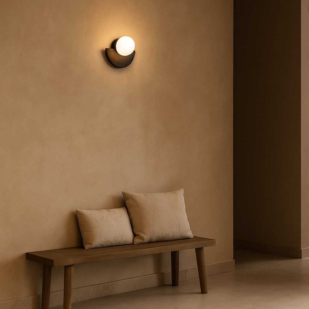 Oplaadbare wandlamp gemaakt van hout en glas. Gemakkelijk te plaatsen, op te laden en eenvoudig in gebruik, geen stroom nodig!