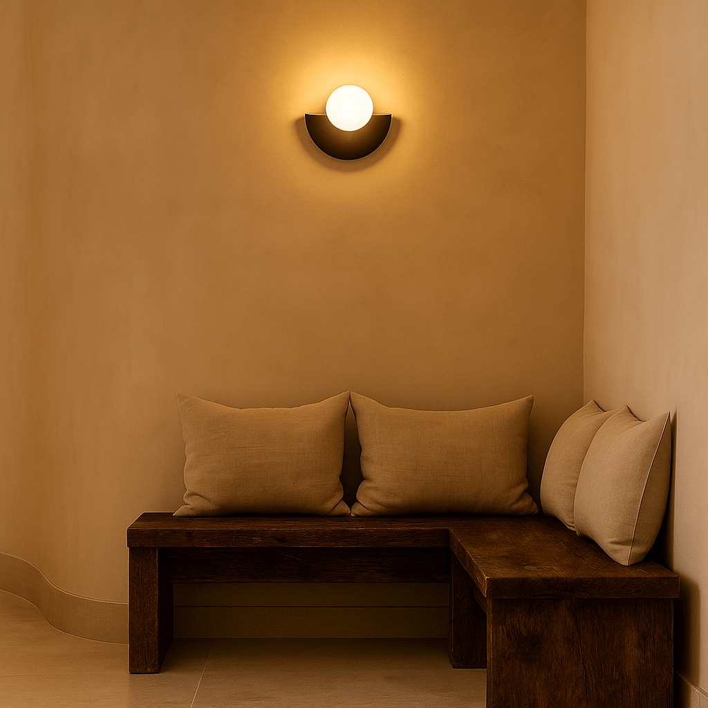 Oplaadbare wandlamp gemaakt van hout en glas. Gemakkelijk te plaatsen, op te laden en eenvoudig in gebruik, geen stroom nodig!