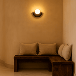 Oplaadbare wandlamp gemaakt van hout en glas. Gemakkelijk te plaatsen, op te laden en eenvoudig in gebruik, geen stroom nodig!