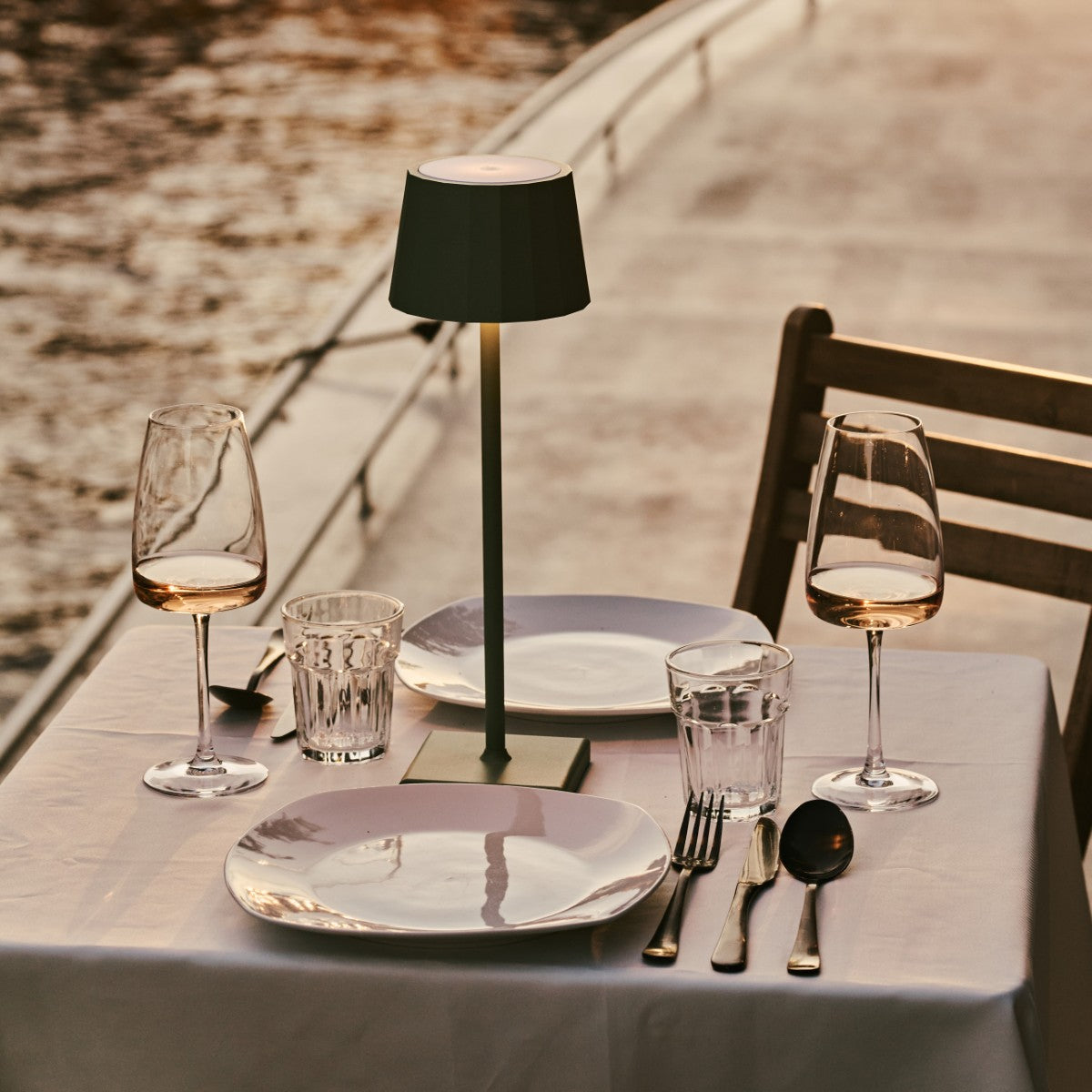 Wouter Sage Green Rechargeable Table Lamp – Wireless Charging, Dimmable, 120-Hour Battery Life
