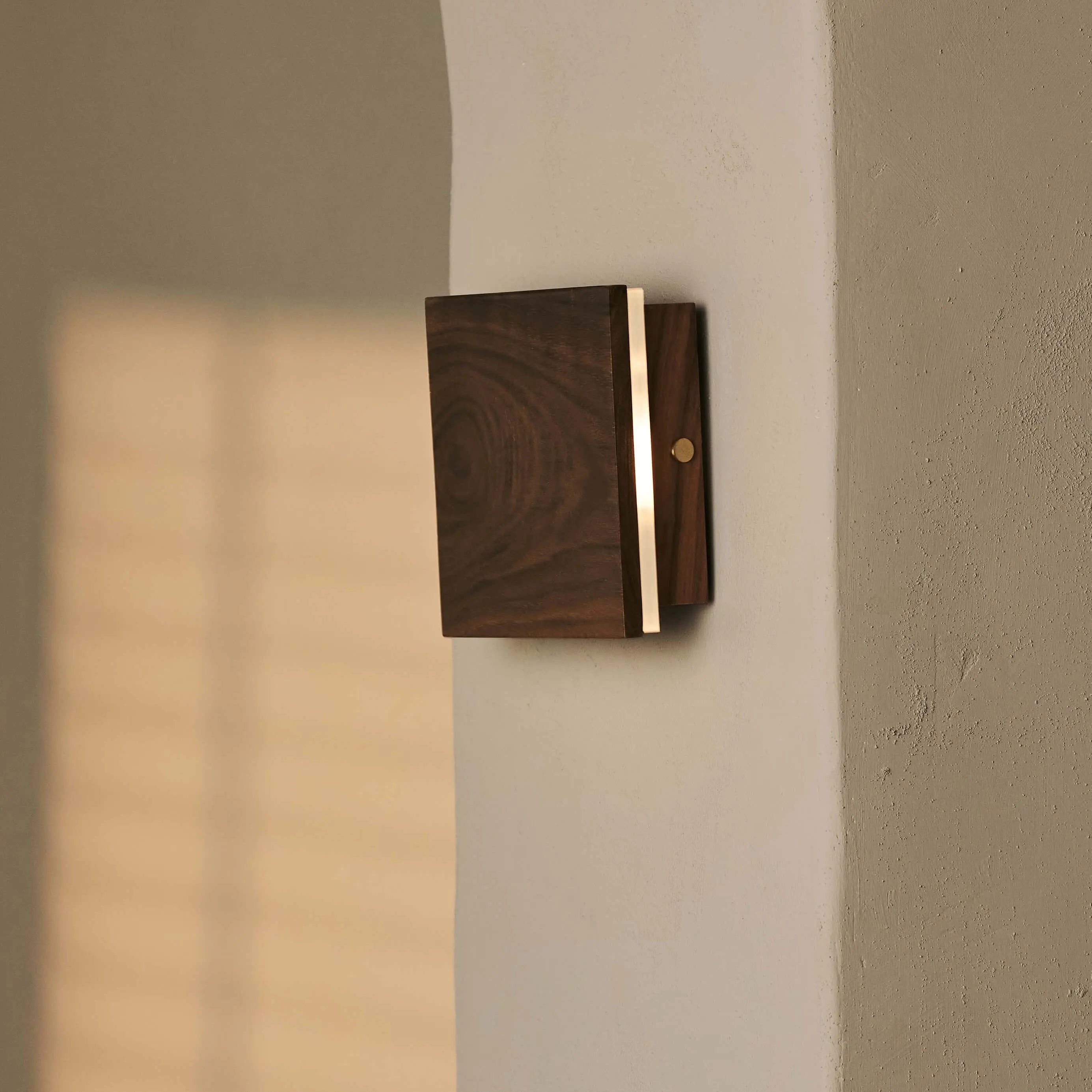 Lane Walnut Cordless Wall Light – Rechargeable, Dimmable, Sustainable & 3 Light Modes