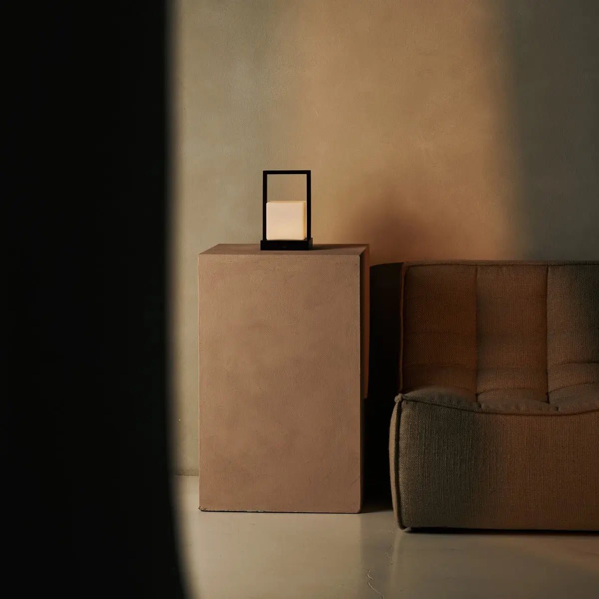 Noah Dark Brown Rechargeable Table Lamp With Glass and Wooden Handle - Tavellio