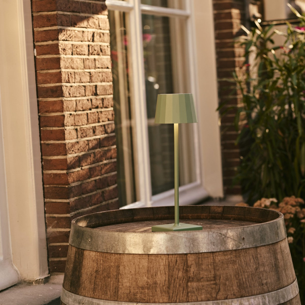 Wouter Sage Green Rechargeable Table Lamp – Wireless Charging, Dimmable, 120-Hour Battery Life