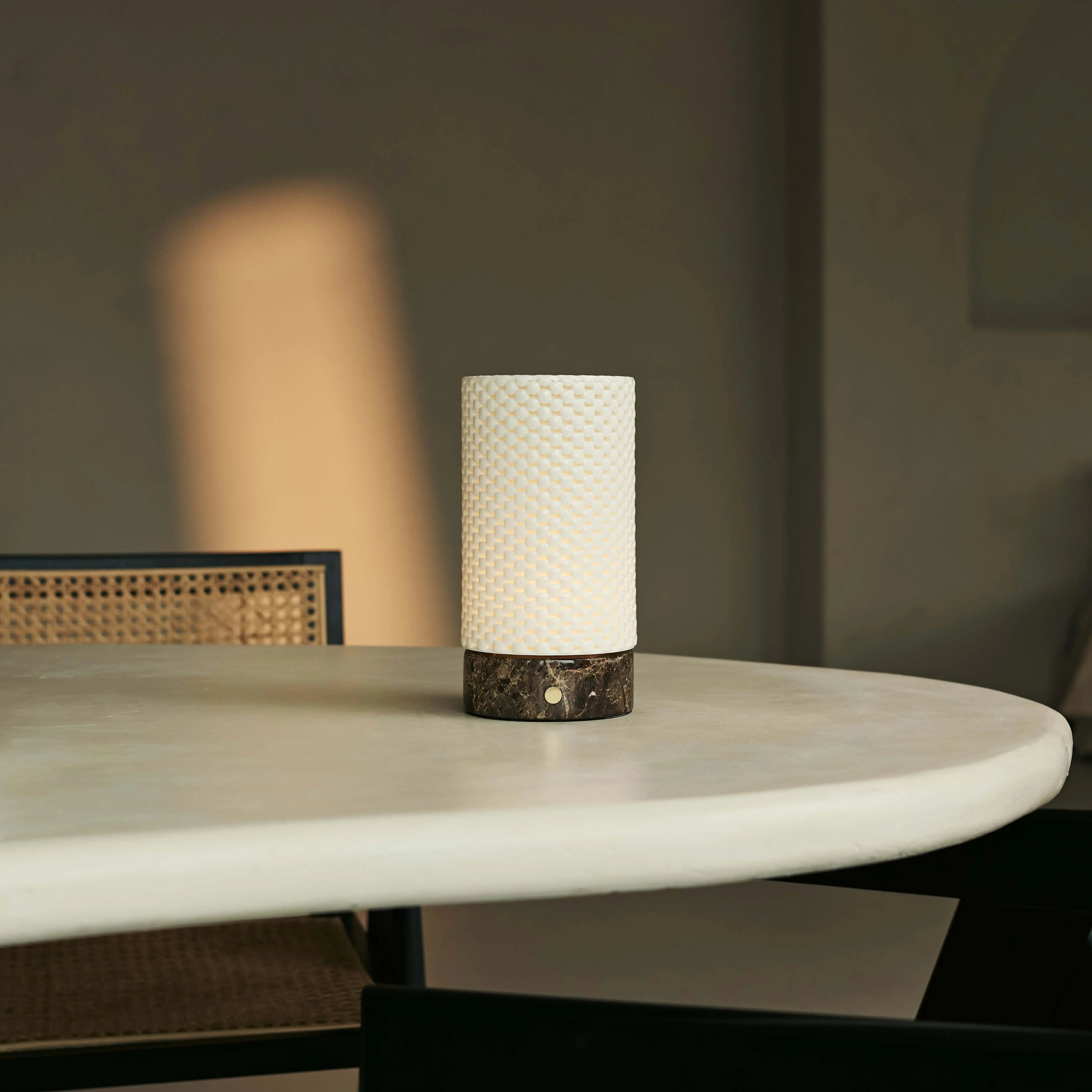Luna Marble Rechargeable Table Lamp in 3D-Printed Porcelain – Cordless, Dimmable & Up to 100 Hours of Light