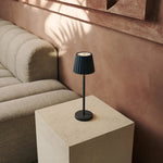 Maya Stone Grey Ribbed Table Lamp Made of Iron – Dimmable Lamp & 3 Light Modes, Rechargeable via Wireless Charging Station Tavellio