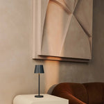 Maya Stone Grey Ribbed Table Lamp Made of Iron – Dimmable Lamp & 3 Light Modes, Rechargeable via Wireless Charging Station Tavellio