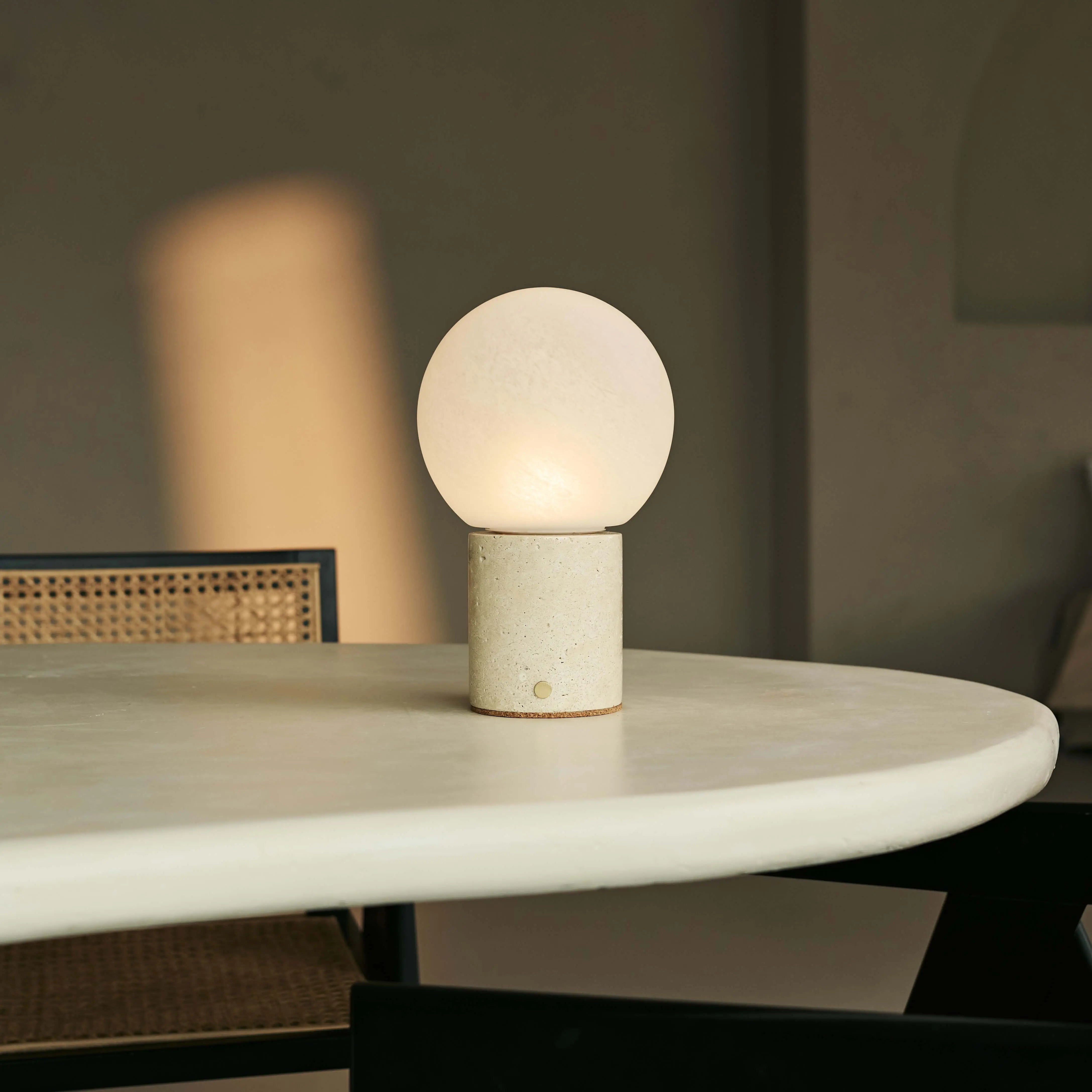 Metsu Beige / Travertino Classico – Classic Travertine Rechargeable Table Lamp with 3 Light Colors & Dimming Function