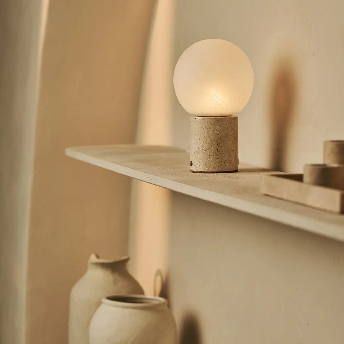 Metsu Beige / Travertino Classico – Classic Travertine Rechargeable Table Lamp with 3 Light Colors & Dimming Function