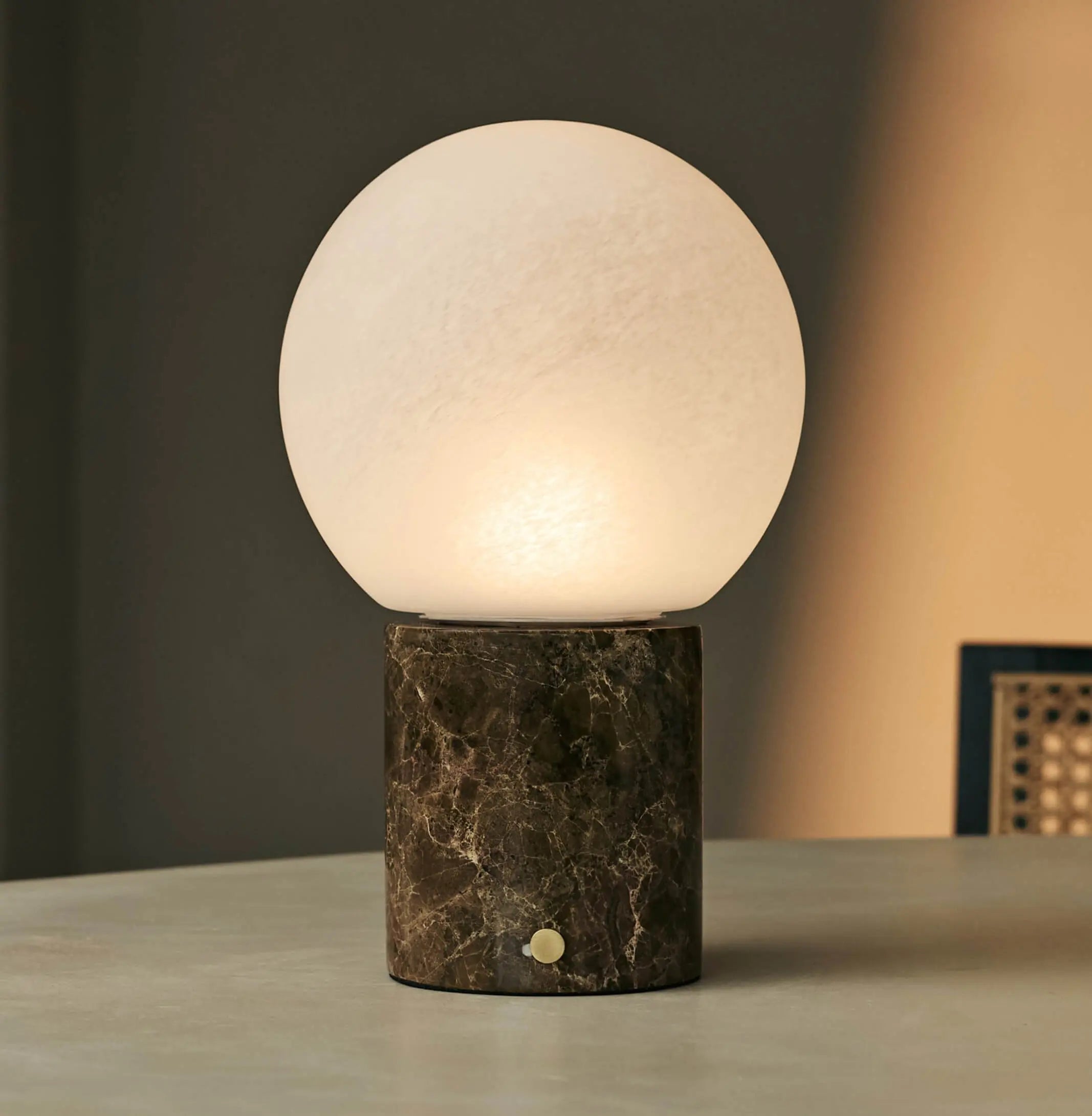 Metsu Brown / Emeperador Dark – Classic Marble Rechargeable Table Lamp with 3 Light Colors & Dimming Function