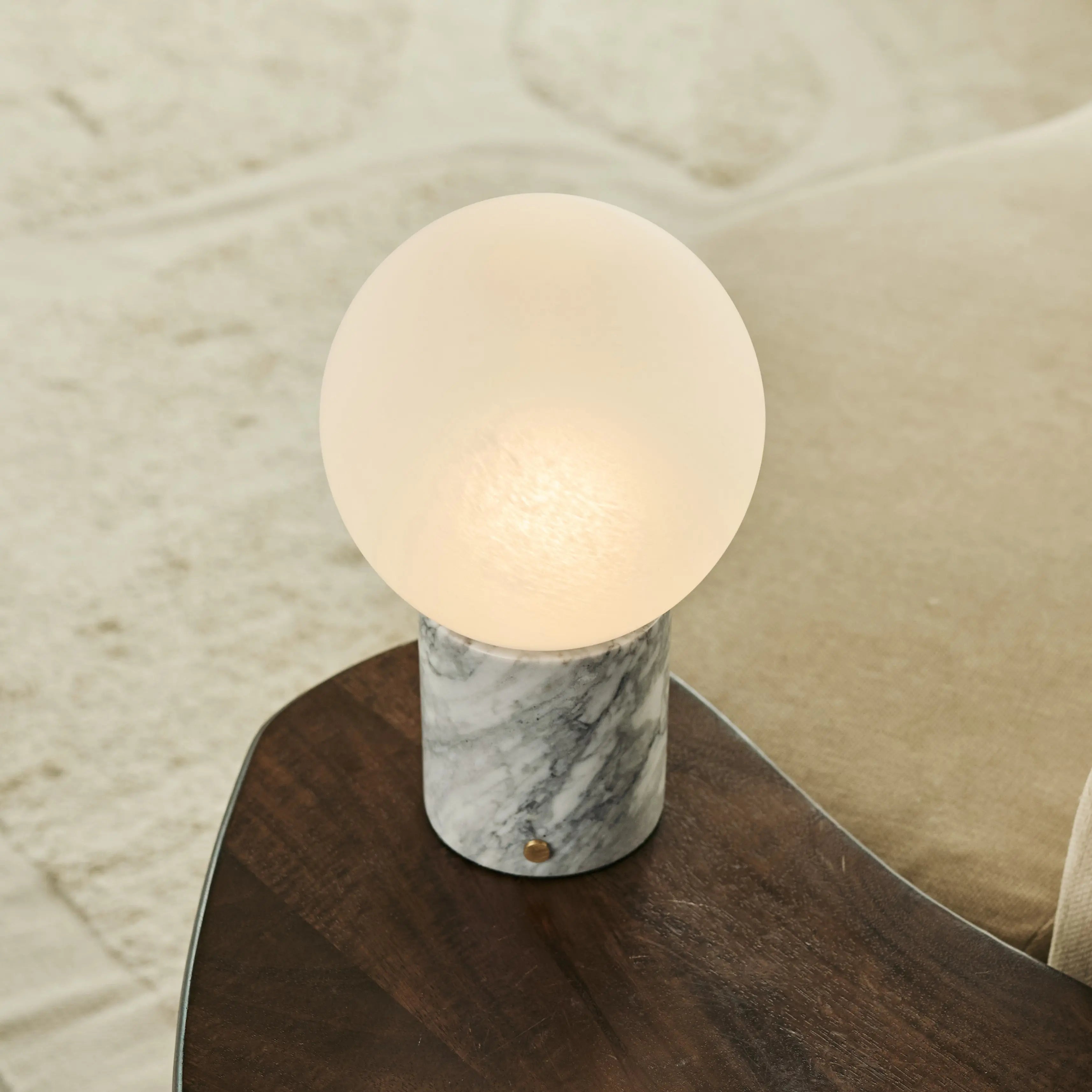 Metsu White / Bianco Statuarietto  – Classic Marble Rechargeable Table Lamp with 3 Light Colors & Dimming Function