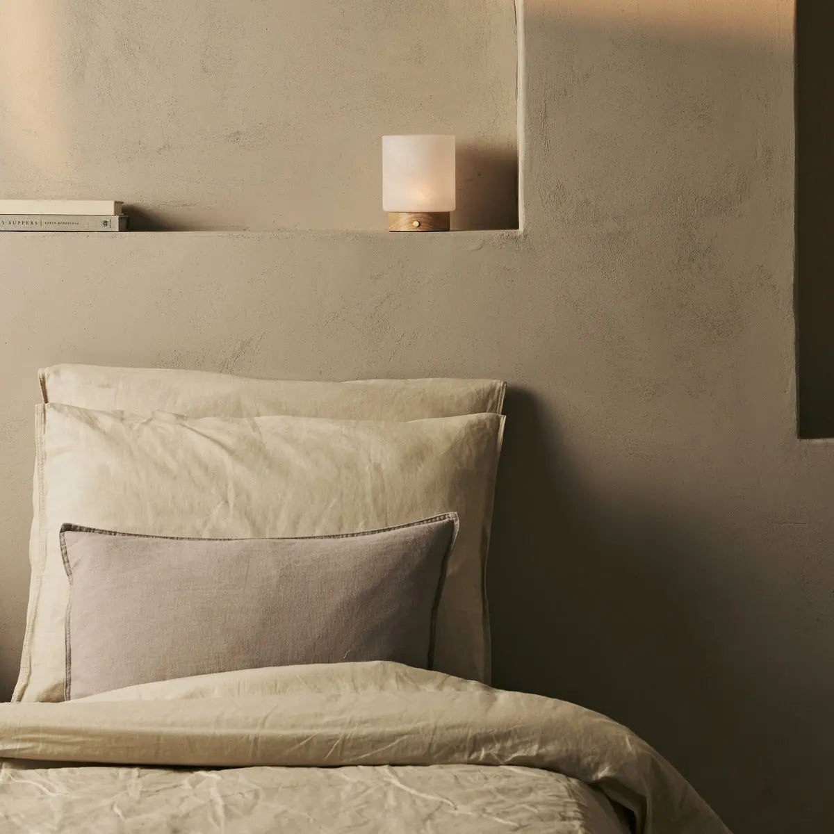 Pien Light Brown Wooden Table Lamp – Rechargeable, Dimmable & Up to 100 Hours of Battery