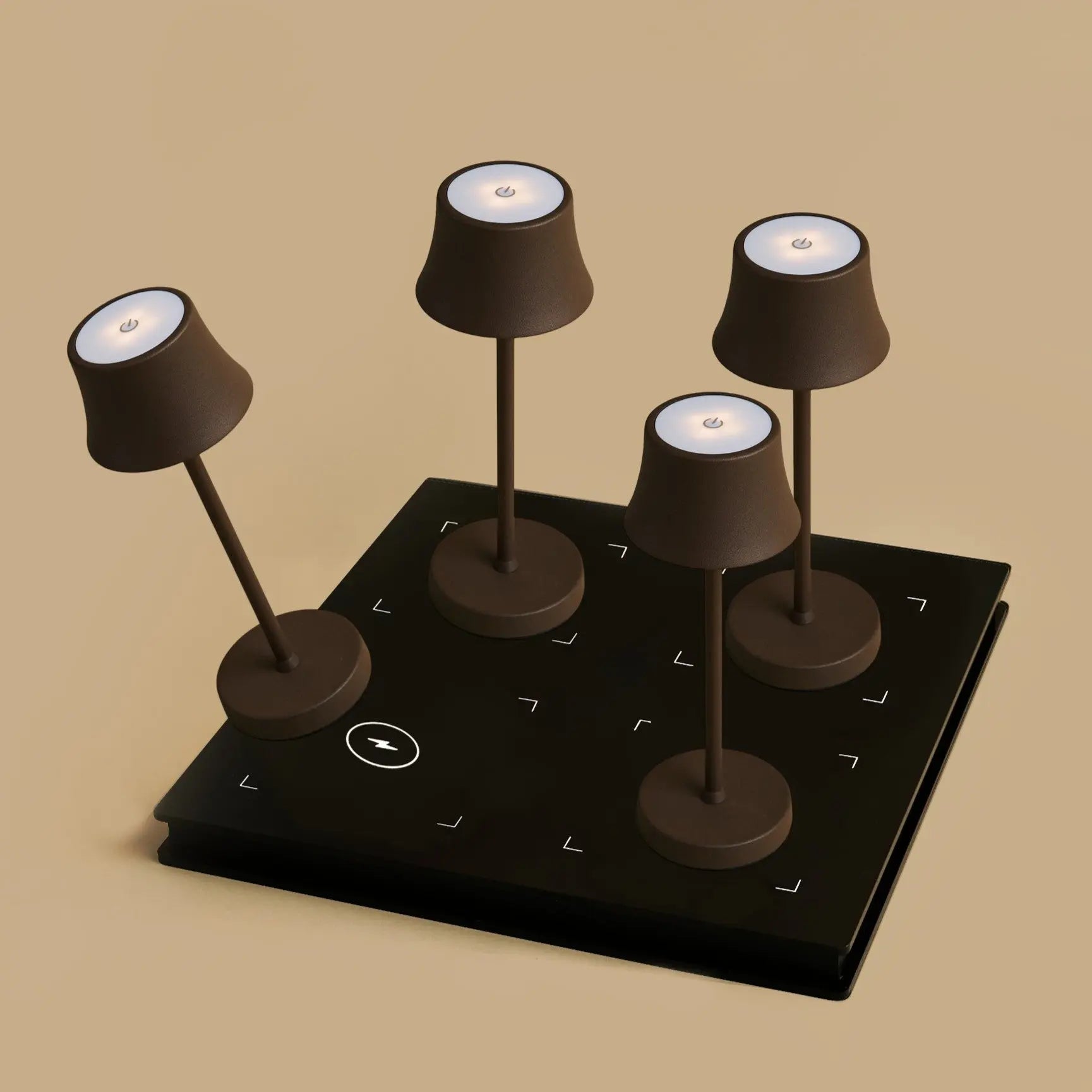 Combi Set Professional – 4 x De Pijp Mini Mocha Brown Rechargeable Table Lamps & 1 x Amstel Wireless Charging Station with Qi-Technology Tavellio
